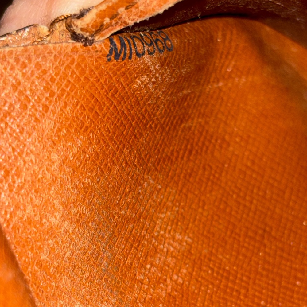 Louis Vuitton Vintage Monogram Kisslock Wallet (c. 1998) - Picture 9 of 10